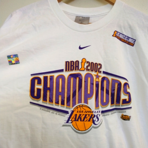 VINTAGE 2002 LA LAKERS Kobe Bryant Three Peat NBA WORLD CHAMPIONS T-SHIRT XL - Picture 1 of 3